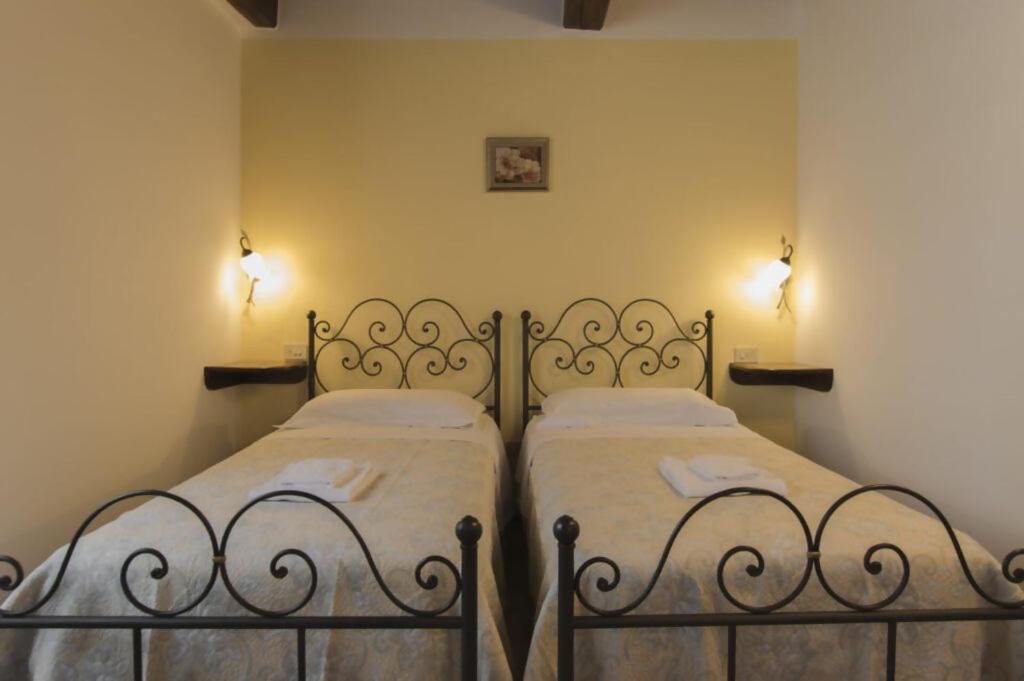 פופי Agriturismo Podere La Casaccia מראה חיצוני תמונה